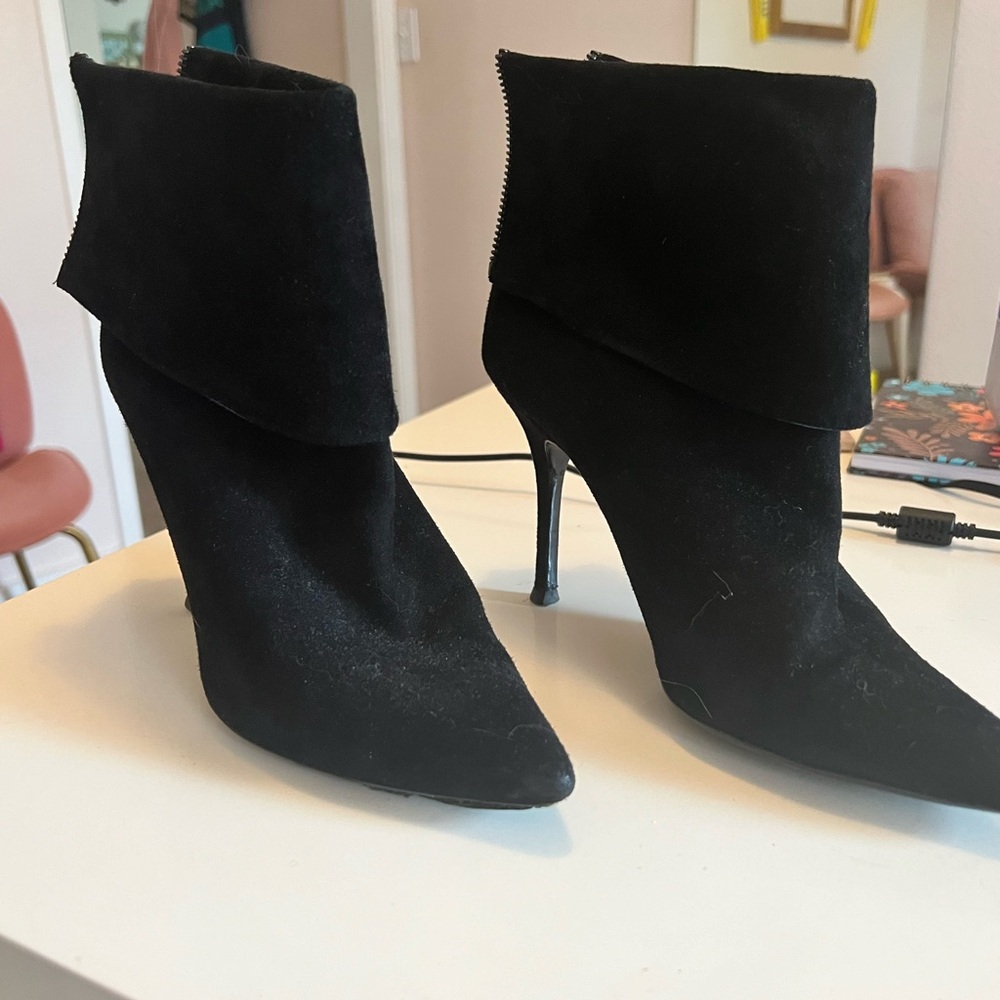 CHRISTIAN DIOR BLACK SUEDE ANKLE BOOTS WITH BLUE UNDERLINING. SIZE 37.
